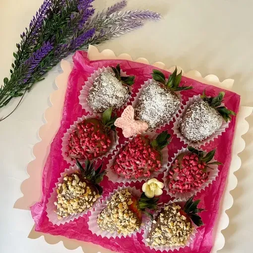 Клубника в шоколаде в коробочке