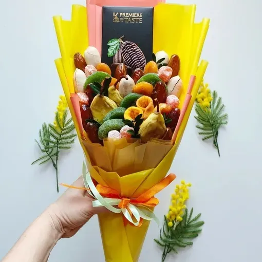 Букет с шоколадом и сухофруктами