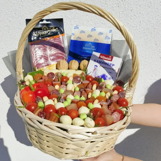 Сырный рай с колбасными нотками